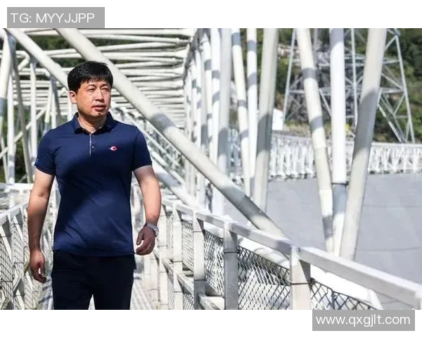 姜鹏足球明星个人简介及高清图片展示，了解他的职业生涯与成就